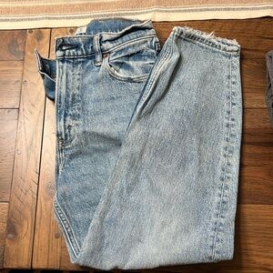 Abercrombie 80’s Mom High Rise Jeans